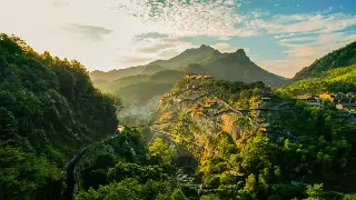 《烈焰》基础操作指南：快速掌握游戏核心操作 海报